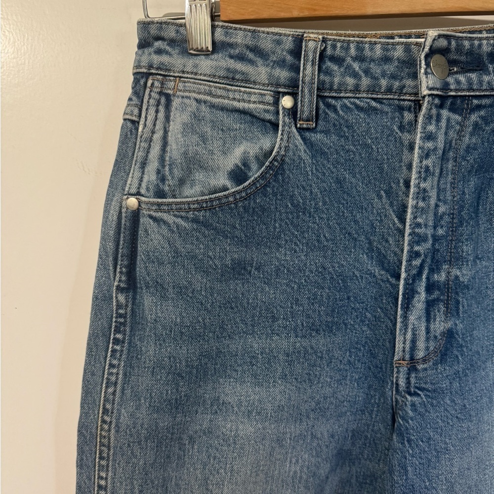 WRANGLER X URBAN OUTFITTERS - Hi Bells Light Blue Wash  Jeans Size 28 - Picture 4 of 13